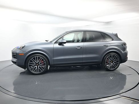 Certified 2026 Porsche Cayenne S AWD/4WD image 2