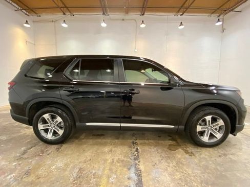 Used 2025 Honda Pilot EX-L image 6