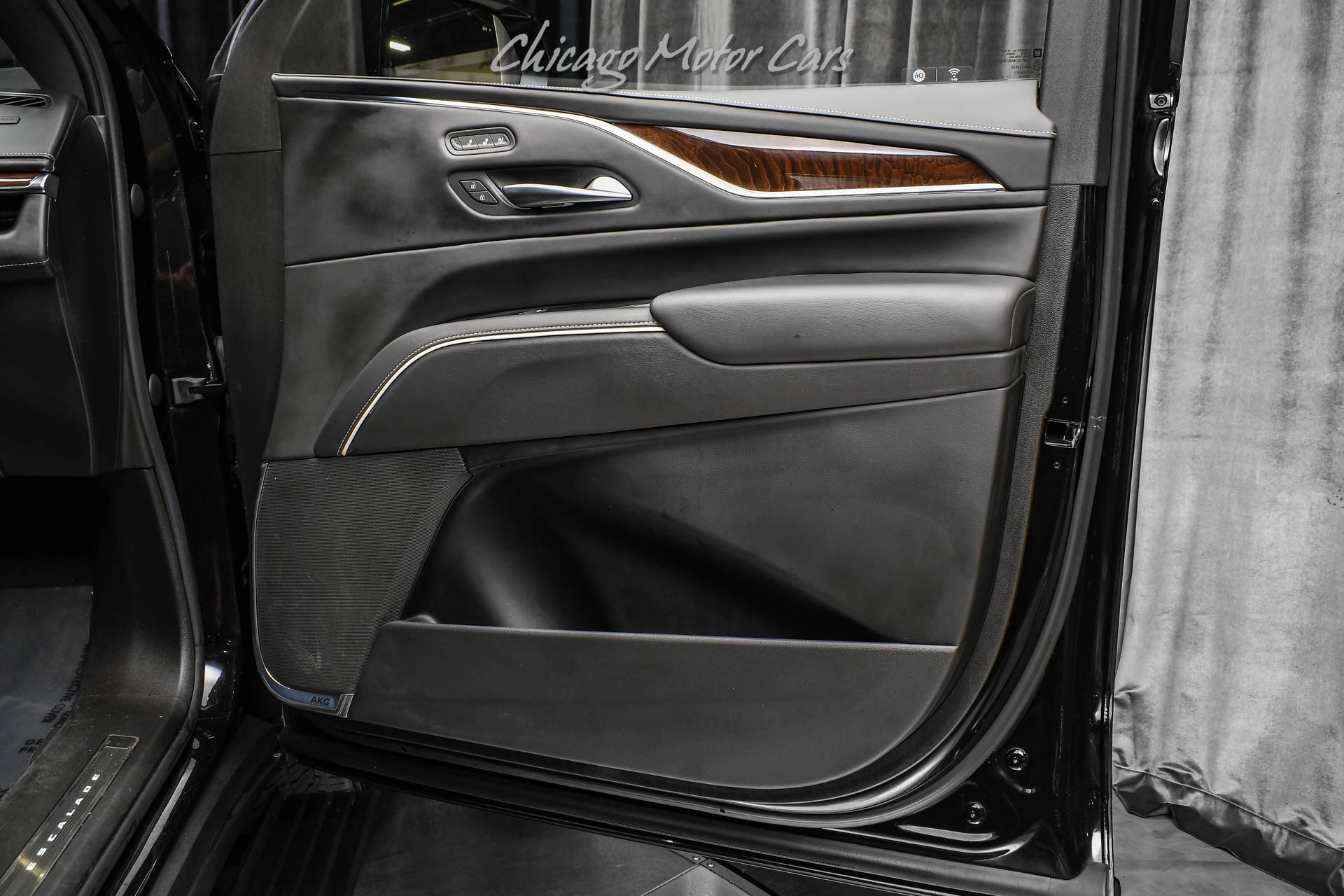 Used 2021 Cadillac Escalade Sport Platinum w/ LPO, ONYX Package AWD/4WD image 39