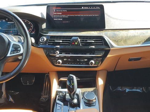 Used 2023 BMW M550i xDrive image 17