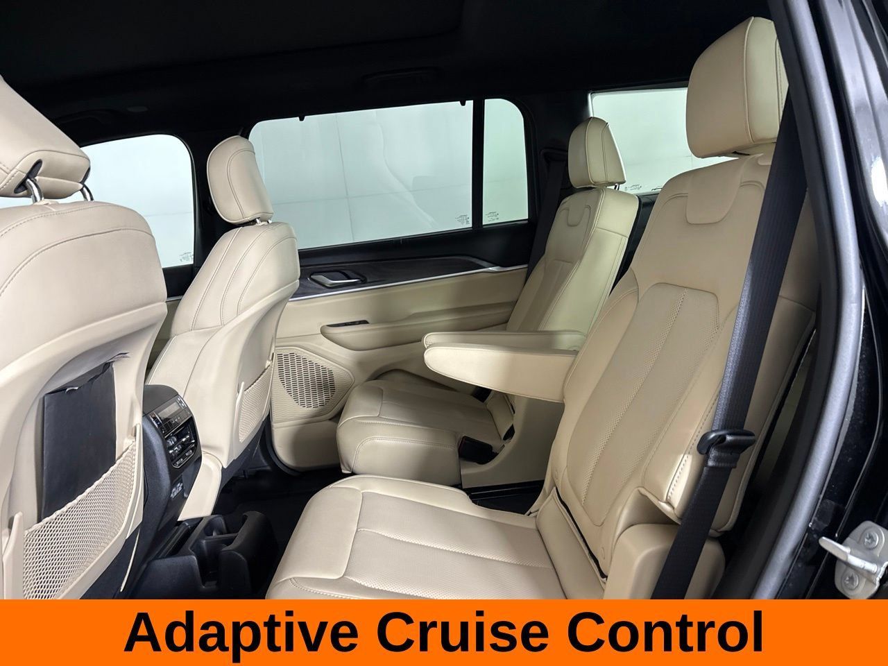 Used 2023 Jeep Grand Cherokee L Limited w/ Luxury Tech Group II AWD/4WD image 24