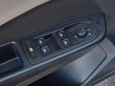 Used 2023 Volkswagen Taos SE FWD image 12