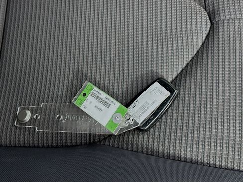 Used 2022 Toyota Highlander L image 32