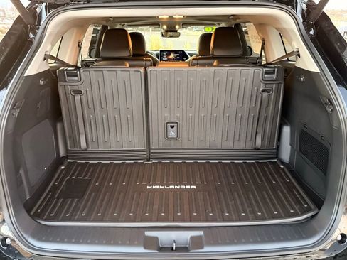 Used 2026 Toyota Highlander Limited image 26