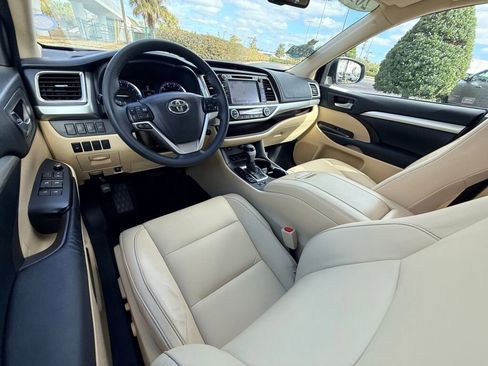 Used 2016 Toyota Highlander XLE image 21