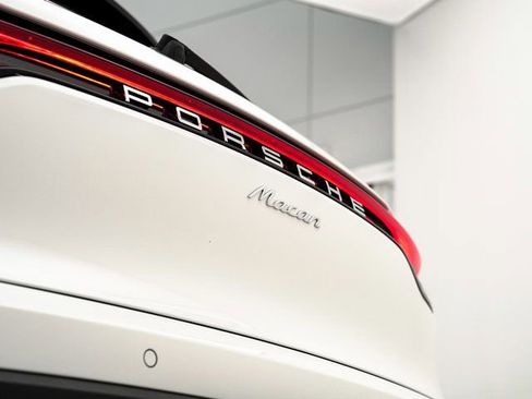 Certified 2025 Porsche Macan image 32