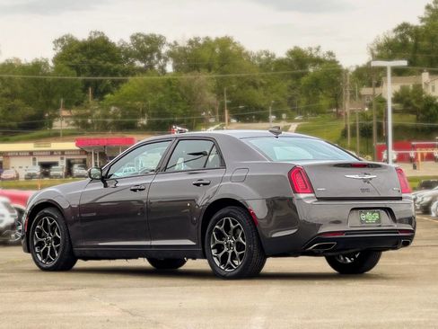 Used 2018 Chrysler 300 S image 5