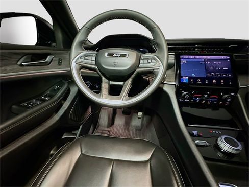 Certified 2024 Jeep Grand Cherokee Limited w/ Black Appearance Package image 25