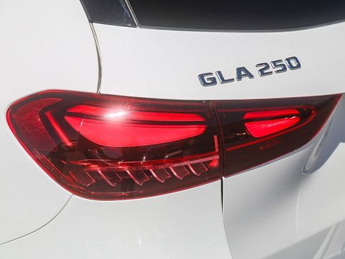 Certified 2025 Mercedes-Benz GLA 250 4MATIC image 8