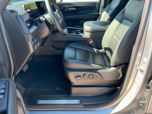 Used 2025 Chevrolet Tahoe Z71 image 18