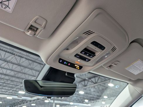 Used 2023 Buick Envision Avenir image 22