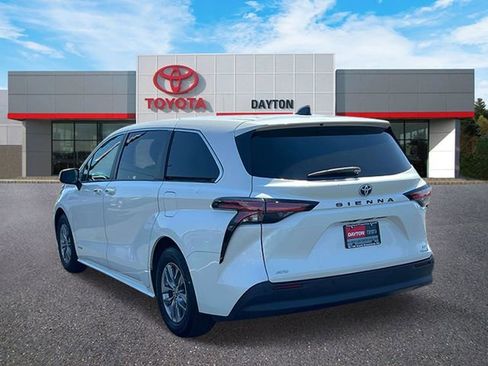 Used 2021 Toyota Sienna XLE AWD/4WD image 4