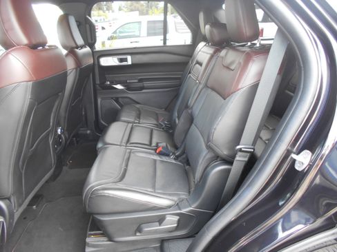 Used 2022 Ford Explorer Platinum w/ Equipment Group 601A image 9