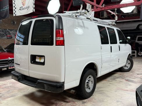 Used 2017 Chevrolet Express 2500 RWD image 4