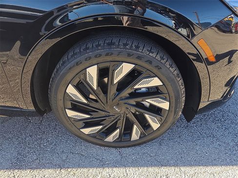 Certified 2025 Lincoln Nautilus Reserve w/ Jet Appearance Package image 7