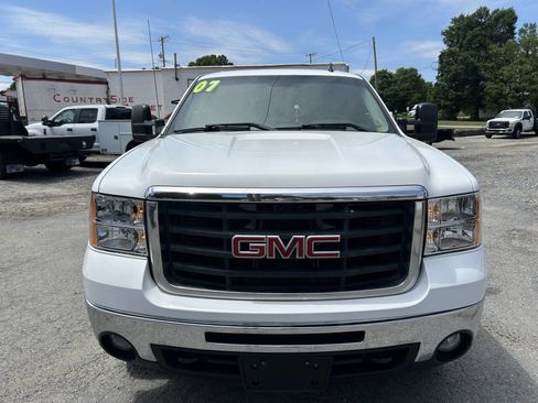 Used 2007 GMC Sierra 2500 SLE w/ Z71 Off-Road Package AWD/4WD image 3