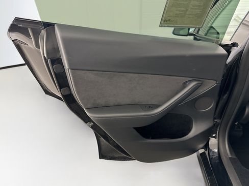 Used 2023 Tesla Model Y Performance image 26