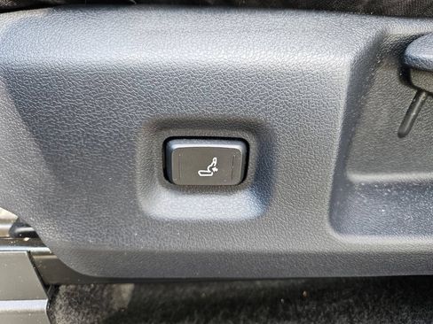 Certified 2025 Toyota Tacoma SR5 RWD image 17