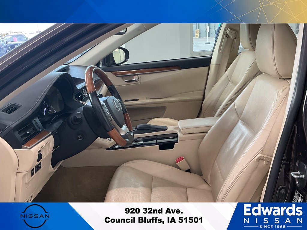 Used 2014 Lexus ES 300h w/ Luxury Package w/Bamboo Trim FWD image 23