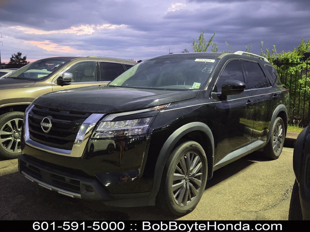 Used 2024 Nissan Pathfinder SL w/ SL Premium Package FWD image 1