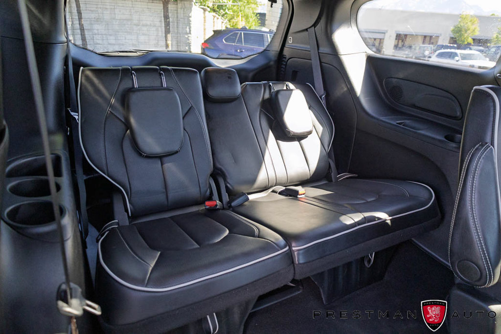 Used 2026 Chrysler Pacifica Limited FWD image 8
