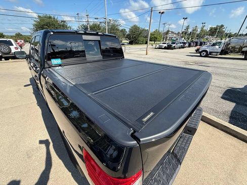 Used 2023 Nissan Titan SV w/ SV Convenience Package AWD/4WD image 8
