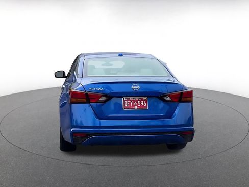 Used 2025 Nissan Altima 2.5 SV image 11