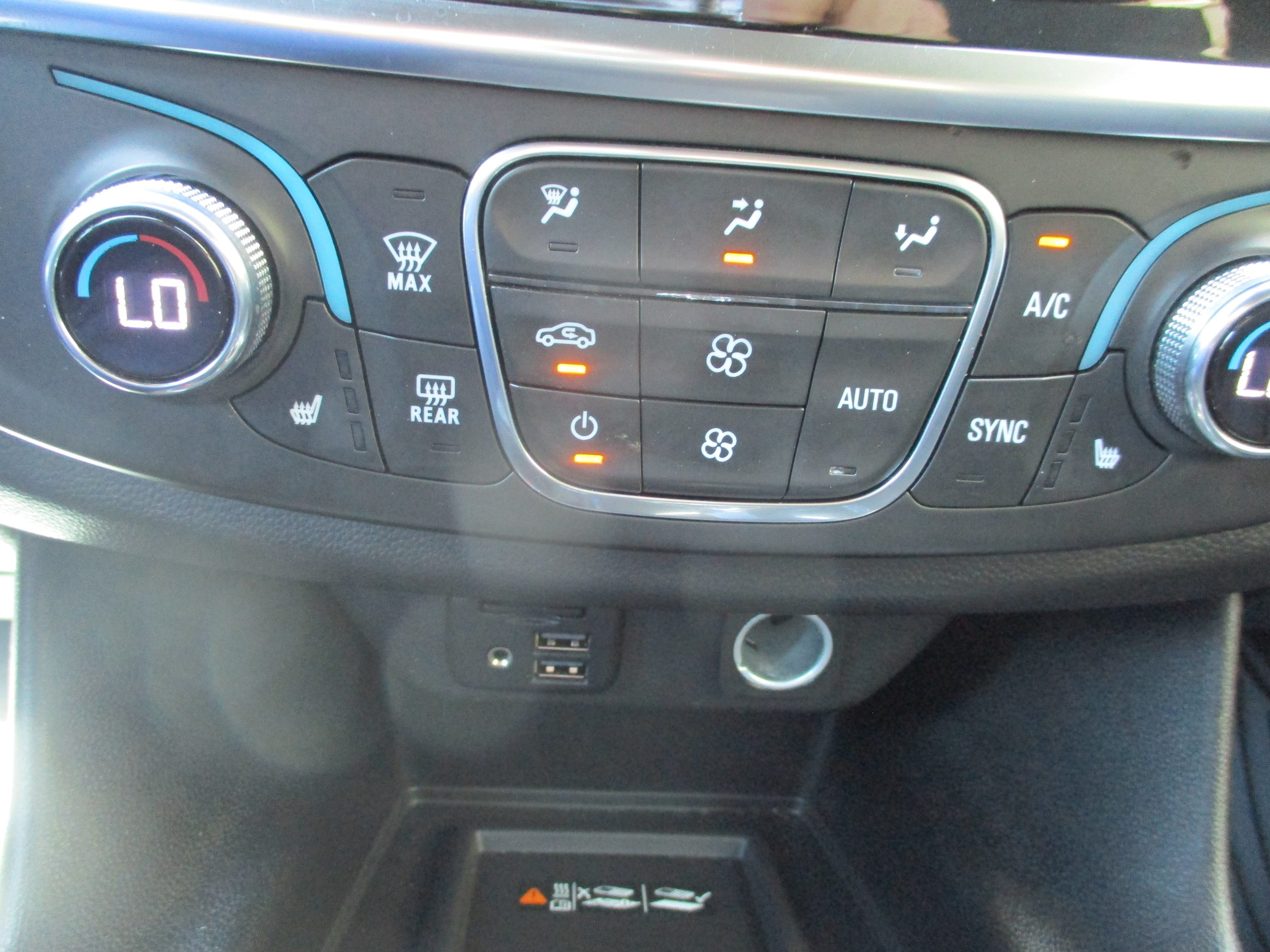 Used 2023 Chevrolet Traverse RS FWD image 14