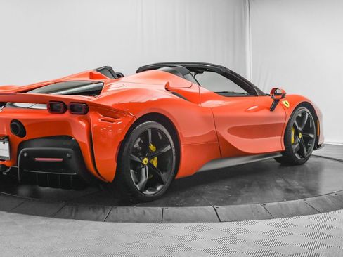 Used 2025 Ferrari SF90 Spider image 8