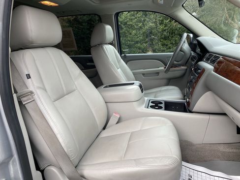 Used 2013 Chevrolet Avalanche LT w/ All-Star Edition image 30