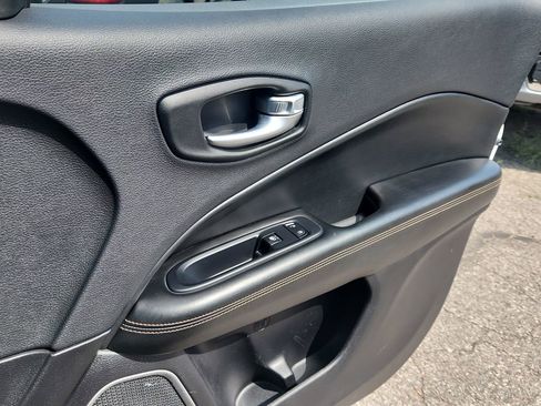 Used 2021 Jeep Compass Limited image 15