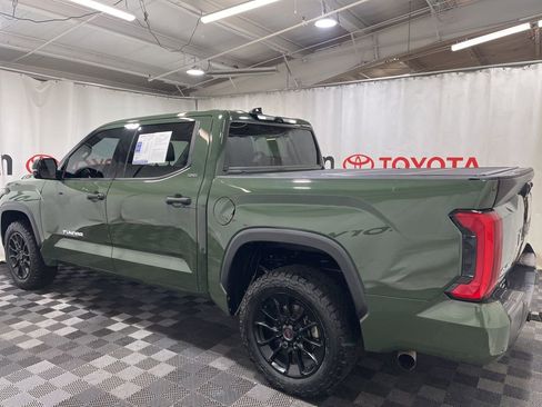 Used 2022 Toyota Tundra SR5 w/ SR5 Convenience Package image 4