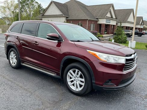 Used 2014 Toyota Highlander LE w/ Preferred Accessory Package image 9