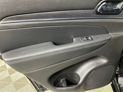 Used 2021 Jeep Grand Cherokee Overland AWD/4WD image 16
