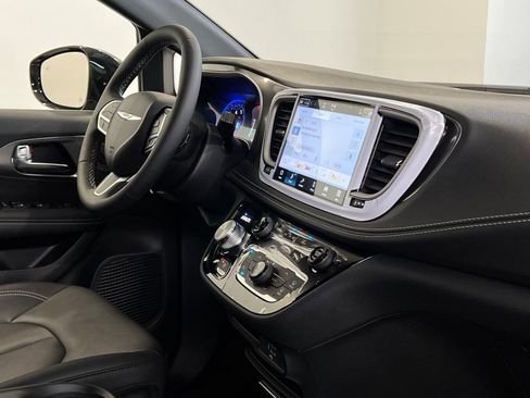 New 2026 Chrysler Pacifica Select image 7