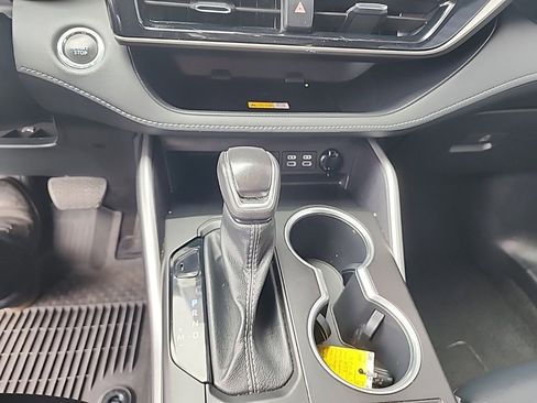 Used 2023 Toyota Highlander L image 40