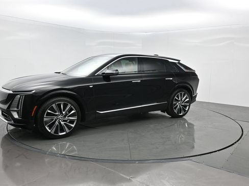 Used 2026 Cadillac Lyriq Signature Luxury w/ Nappa Leather Package AWD/4WD image 2