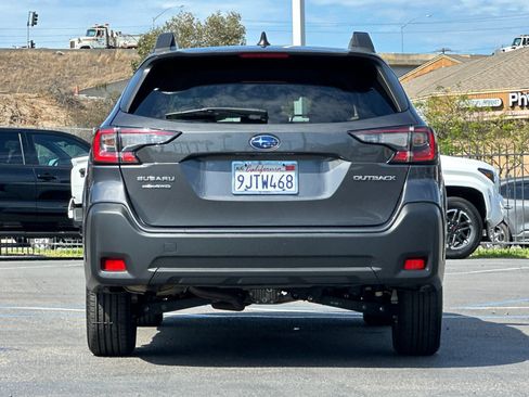 Used 2024 Subaru Outback Premium AWD/4WD image 4
