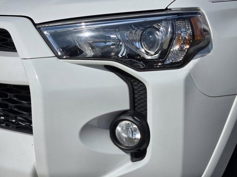 Used 2018 Toyota 4Runner SR5 image 9