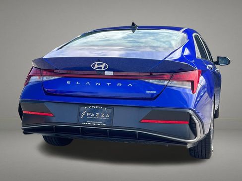 Used 2025 Hyundai Elantra Limited FWD image 5