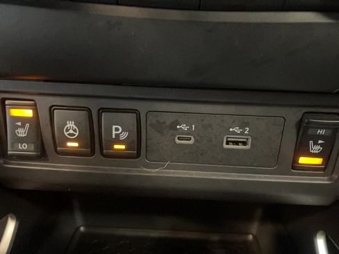 Used 2023 Nissan Frontier SV w/ SV Convenience Package image 7