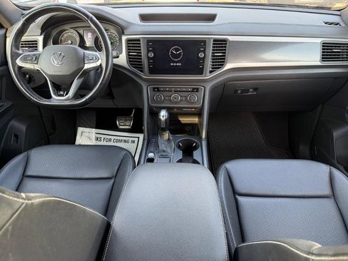 Used 2020 Volkswagen Atlas Cross Sport SE w/ Panoramic Sunroof Package image 15