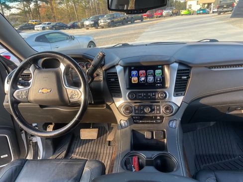 Used 2019 Chevrolet Suburban LT image 32