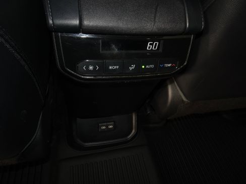 Used 2023 Toyota Highlander L image 48