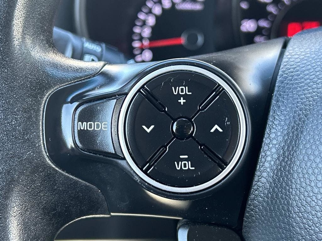 Used 2017 Kia Soul + FWD image 19