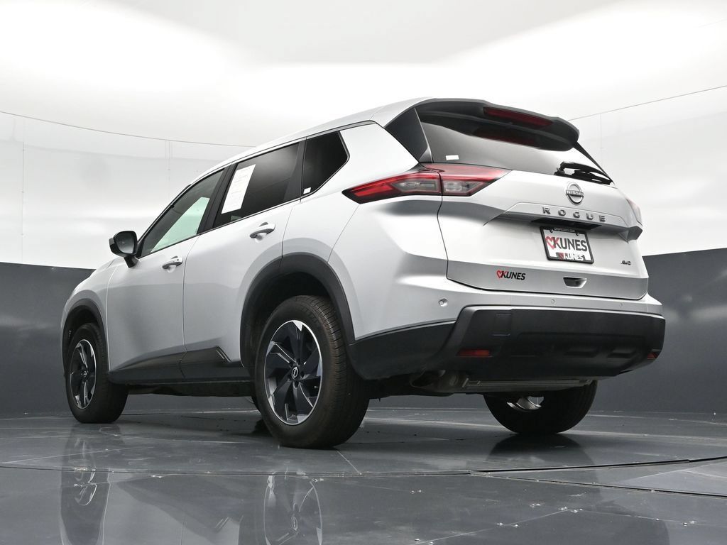 Used 2025 Nissan Rogue SV AWD/4WD image 57