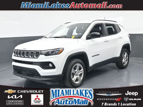 Used 2023 Jeep Compass Latitude image 1