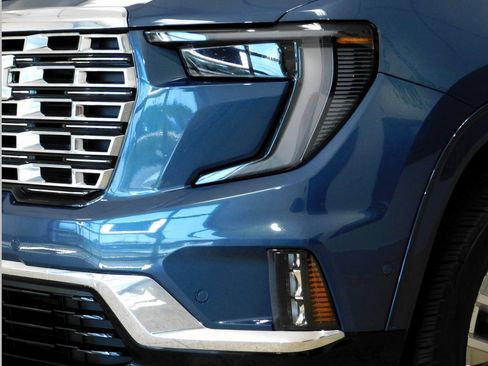 Used 2024 GMC Acadia Denali image 18