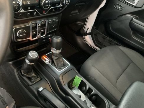 Used 2023 Jeep Gladiator Willys image 11