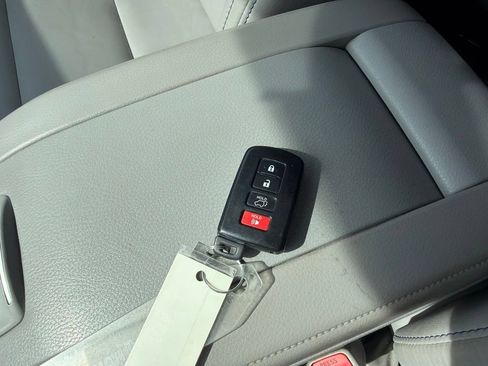 Used 2016 Toyota Highlander XLE AWD/4WD image 40
